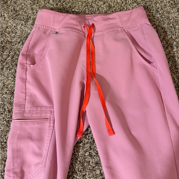 Figs XS Scrub Set - Soft Pink - Picture 4 of 4